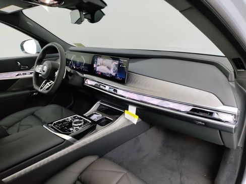 New 2026 BMW 740i w/ Premium Package image 28