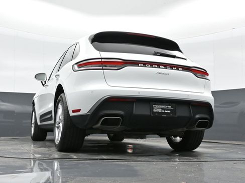 Certified 2025 Porsche Macan AWD/4WD image 36