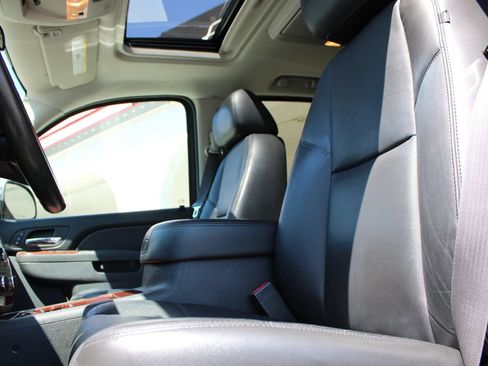 Used 2013 Chevrolet Tahoe LTZ AWD/4WD image 8