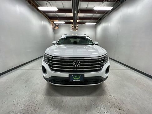 Used 2024 Volkswagen Atlas SE AWD/4WD image 3