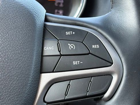 Used 2021 Jeep Grand Cherokee Limited w/ Premium Lighting Group AWD/4WD image 18