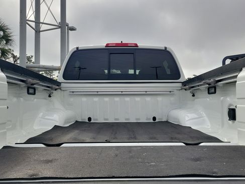 Certified 2022 Nissan Frontier SV image 9