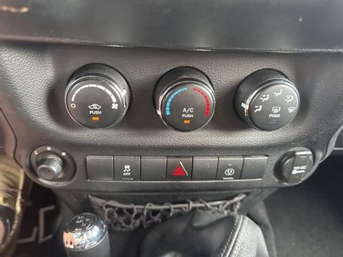 Used 2013 Jeep Wrangler Sahara w/ Connectivity Group AWD/4WD image 18