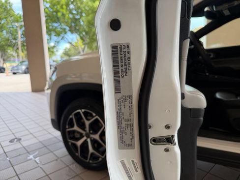Used 2025 Jeep Compass Limited AWD/4WD image 23
