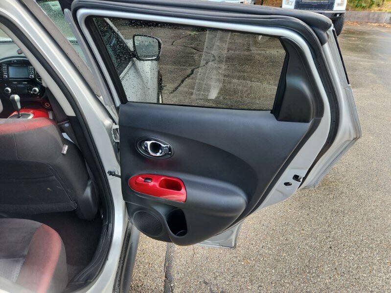 Used 2015 Nissan Juke SV w/ Technology Package FWD image 19