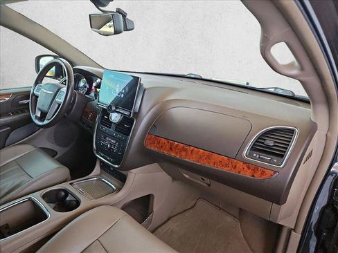 Used 2015 Chrysler Town & Country Touring-L w/ Driver Convenience Group FWD image 22