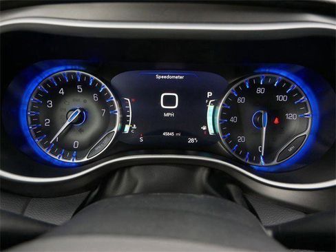 Used 2024 Chrysler Pacifica Touring-L image 19