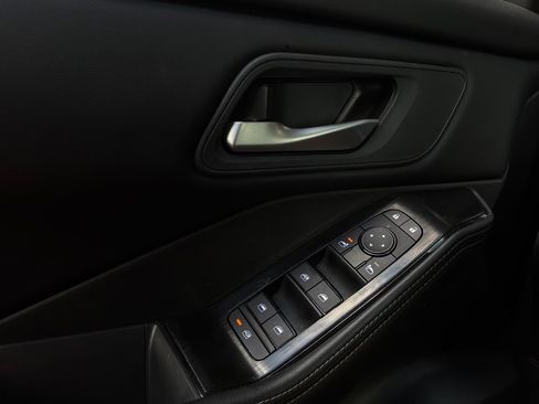 Used 2026 Nissan Rogue SV FWD image 21