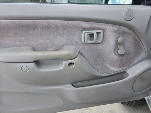 Used 2001 Toyota Tacoma PreRunner RWD image 14