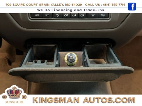 Used 2004 Lincoln Town Car Ultimate RWD image 23