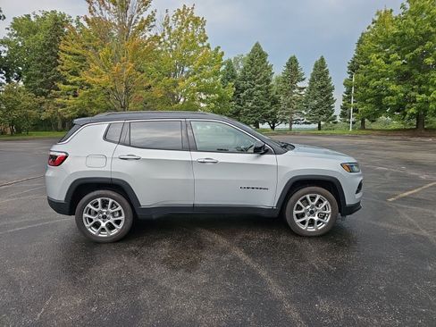 Used 2025 Jeep Compass Limited AWD/4WD image 7