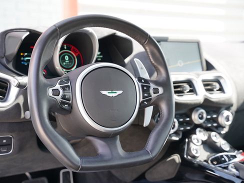 Used 2020 Aston Martin V8 Vantage Coupe image 31