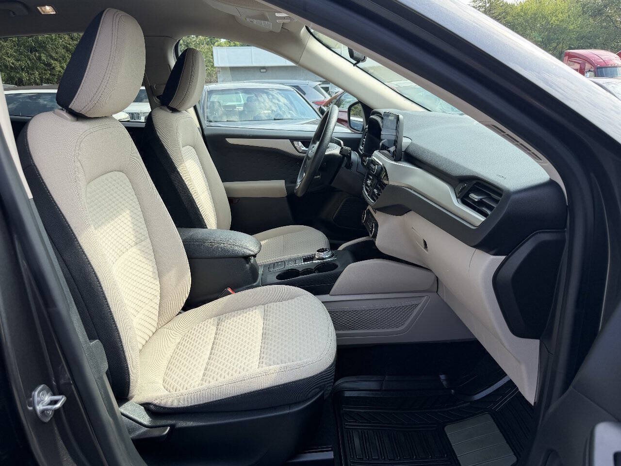 Used 2020 Ford Escape SE FWD image 13