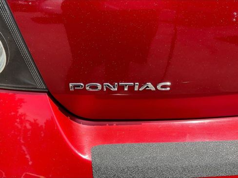 Used 2010 Pontiac Vibe w/ Preferred Package FWD image 22