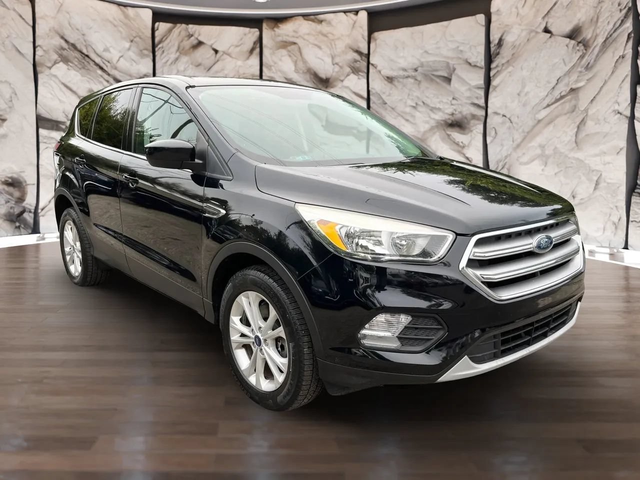 Used 2017 Ford Escape SE AWD/4WD image 1
