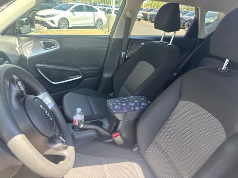 Used 2025 Kia Soul LX w/ LX Technology Package FWD image 4