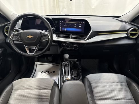 Used 2025 Chevrolet Trax LT w/ Driver Confidence Package FWD image 19