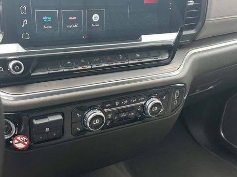 Certified 2025 GMC Sierra 1500 SLT image 30