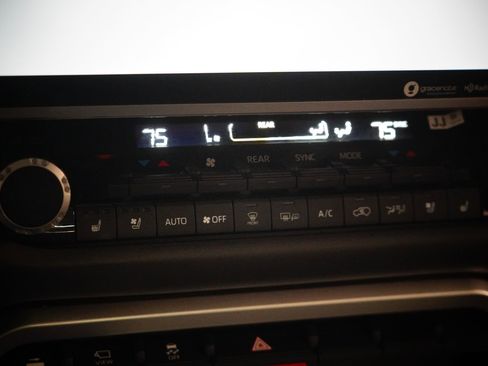 Used 2024 Toyota Sequoia Platinum image 24