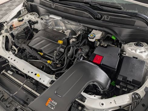 Used 2025 Buick Envista Sport Touring w/ Advanced Safety Package FWD image 8