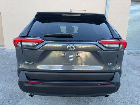Used 2021 Toyota RAV4 LE FWD image 8