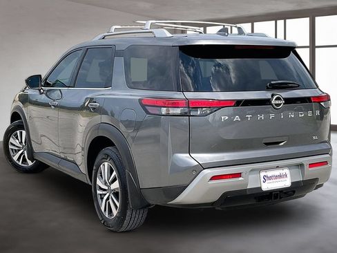 Used 2022 Nissan Pathfinder SL FWD image 4