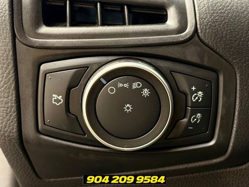 Used 2018 Ford Focus SE FWD image 14