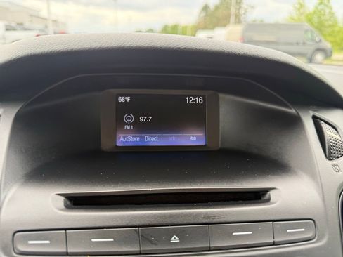 Used 2017 Ford Focus SE FWD image 18