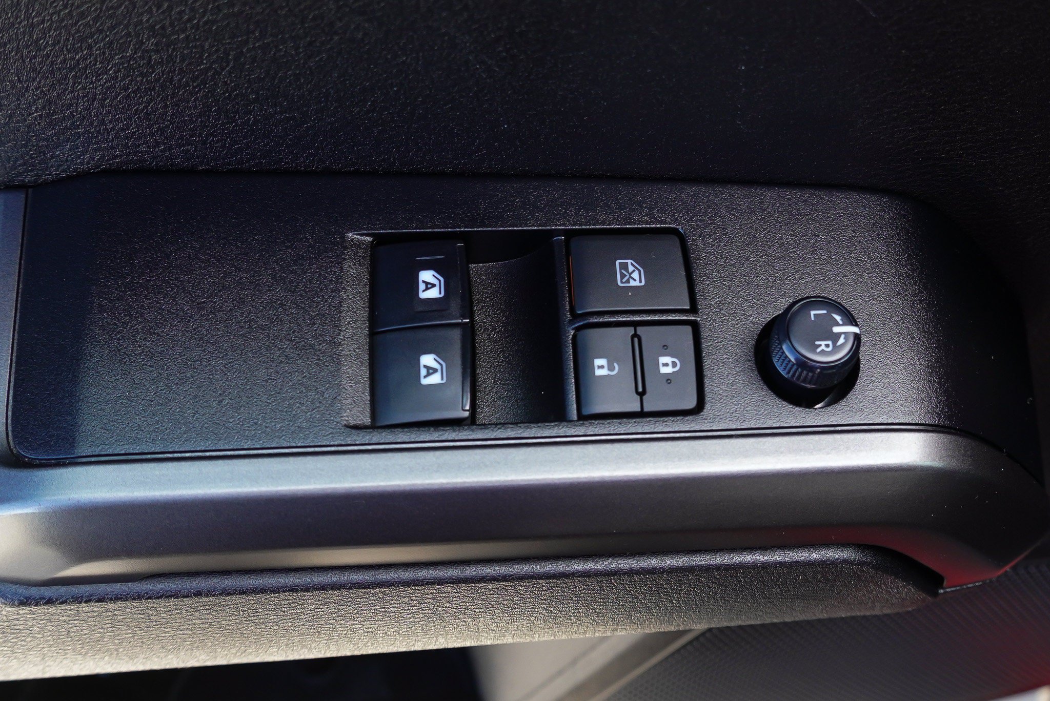 Certified 2022 Toyota Tacoma TRD Off-Road AWD/4WD image 21