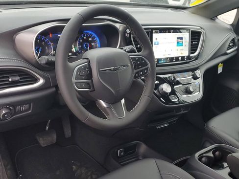 New 2026 Chrysler Pacifica Select image 18