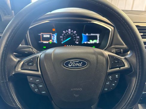 Used 2018 Ford Fusion SE FWD image 24