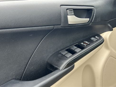 Used 2012 Toyota Camry LE FWD image 15