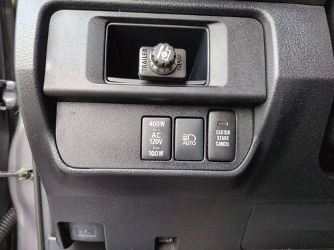Used 2019 Toyota Tacoma TRD Sport w/ TRD Premium Sport Package AWD/4WD image 35