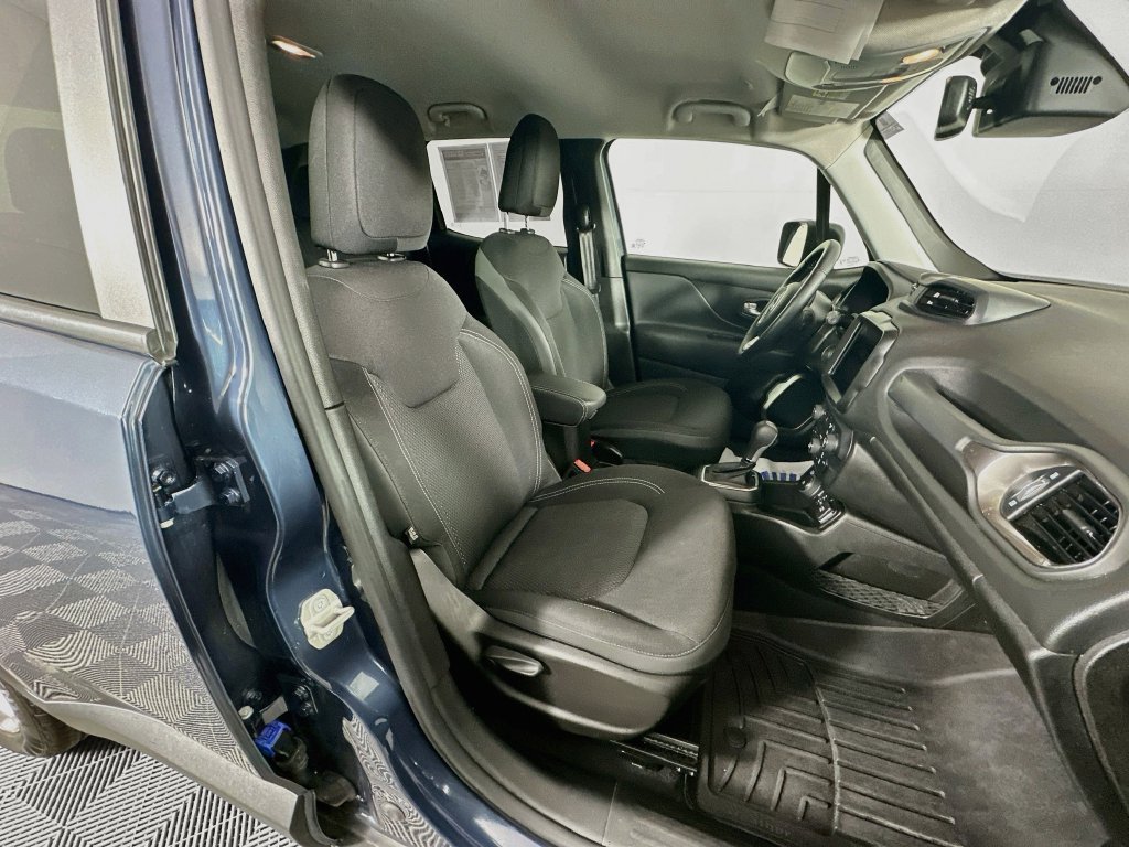 Certified 2023 Jeep Renegade Latitude w/ Premium Group AWD/4WD image 38