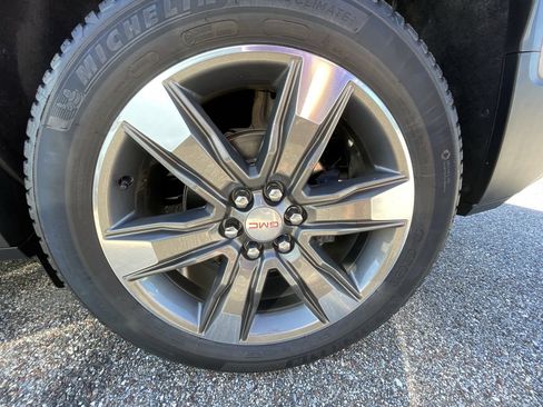 Used 2019 GMC Acadia SLT w/ LPO, Floor Liner Package FWD image 34