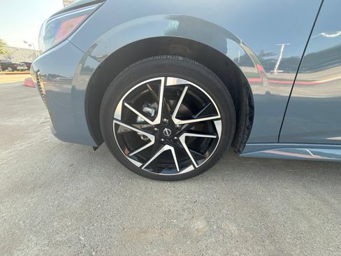 Used 2025 Nissan Sentra SR w/ SR Premium Package FWD image 9