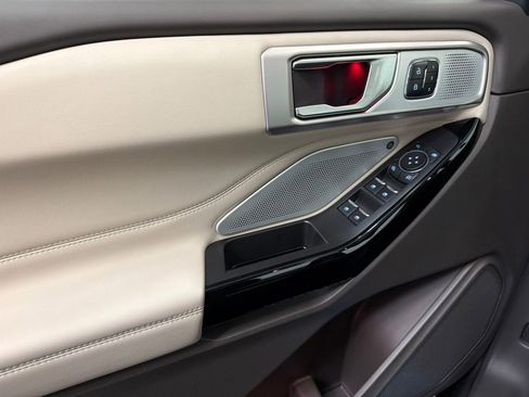 Used 2023 Ford Explorer Platinum w/ Technology Package image 35