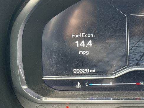 Used 2022 GMC Yukon SLT w/ SLT Premium Package image 22