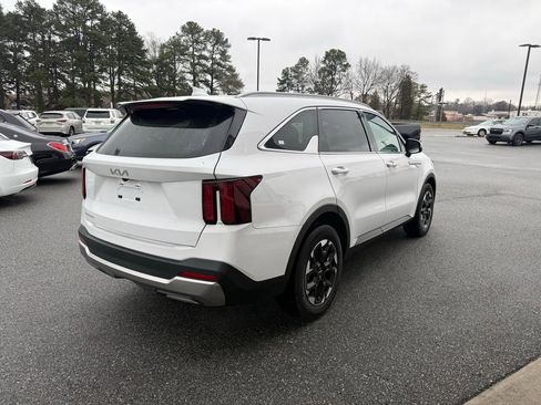 Used 2025 Kia Sorento S w/ Panoramic Sunroof Package image 8