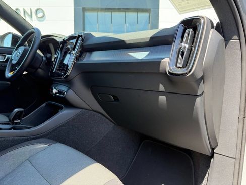 Used 2024 Volvo XC40 B5 Core AWD/4WD image 16