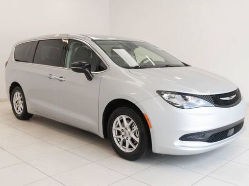 Used 2024 Chrysler Voyager LX FWD image 7