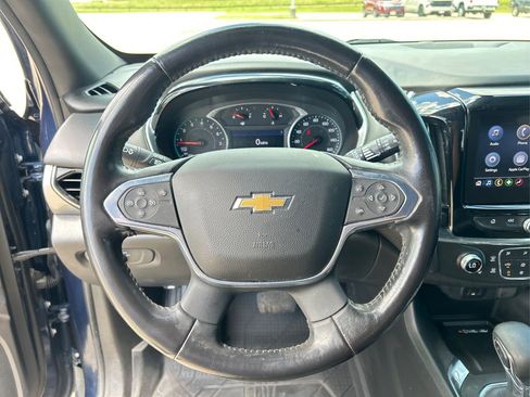 Used 2022 Chevrolet Traverse LT FWD image 17