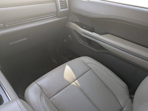 Used 2021 Ford Expedition Max XLT image 16