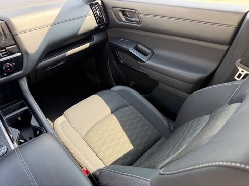 Used 2024 Nissan Pathfinder SV AWD/4WD image 17