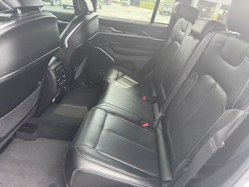 Used 2023 Jeep Grand Cherokee Overland w/ Luxury Tech Group IV AWD/4WD image 20