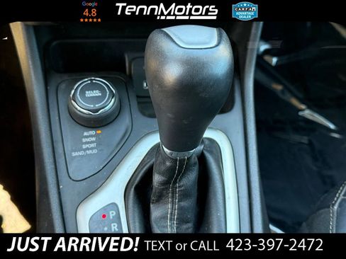 Used 2018 Jeep Cherokee Latitude Plus w/ Cold Weather Group image 21