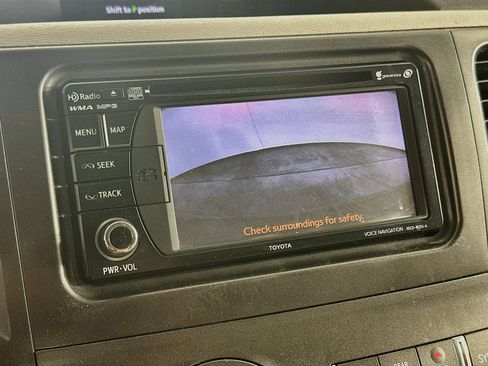 Used 2013 Toyota Sienna XLE FWD image 23