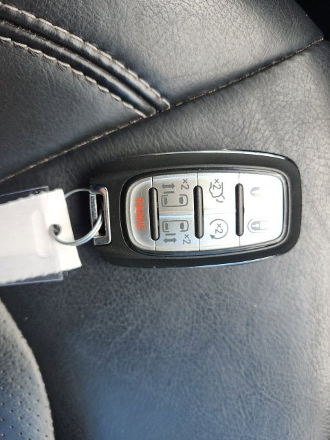 Used 2022 Chrysler Pacifica Touring-L FWD image 16