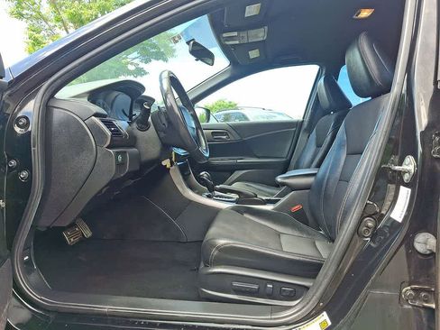 Used 2017 Honda Accord Sport image 11