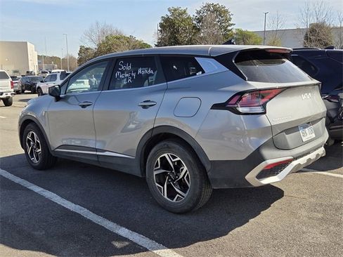 Used 2024 Kia Sportage LX image 3